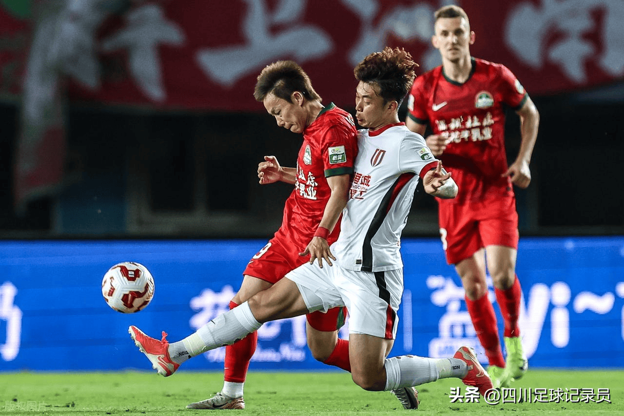 开云体育-关于国际比赛日成都蓉城备战英超，完成体检细节曝光，更衣室稳定，训练强度明显提升的信息