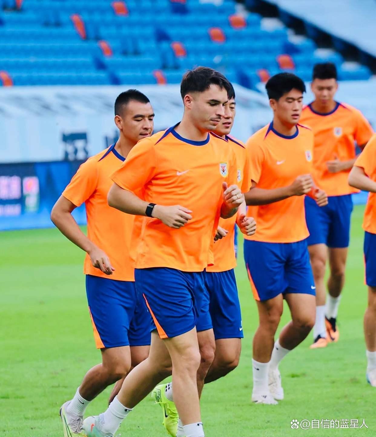 英雄联盟电竞-关于山东泰山迎德甲关键赛，今晨防线松动，话题不断，年轻球员得到机会的信息